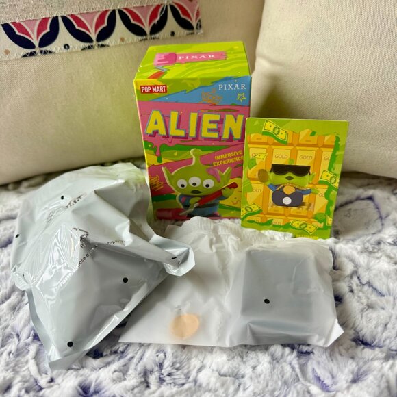 Disney/Pixar Alien-Immersive Experience Series Figure - The Billionaire - Picture 3 of 3